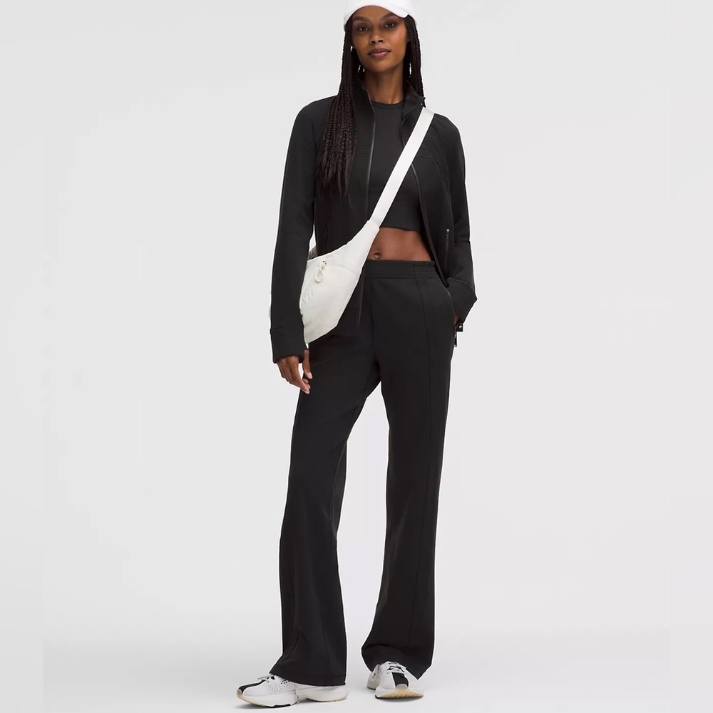 Lululemon Define Mid-Rise Track Pant
Luon NWT